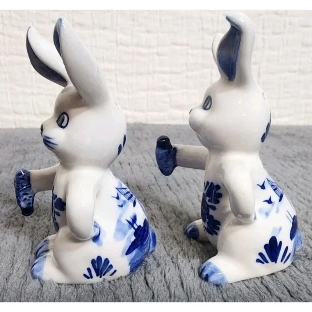 Vintage Bunny Rabit Salt And Pepper Shakers‎ Unmarked White Blue Ceramic